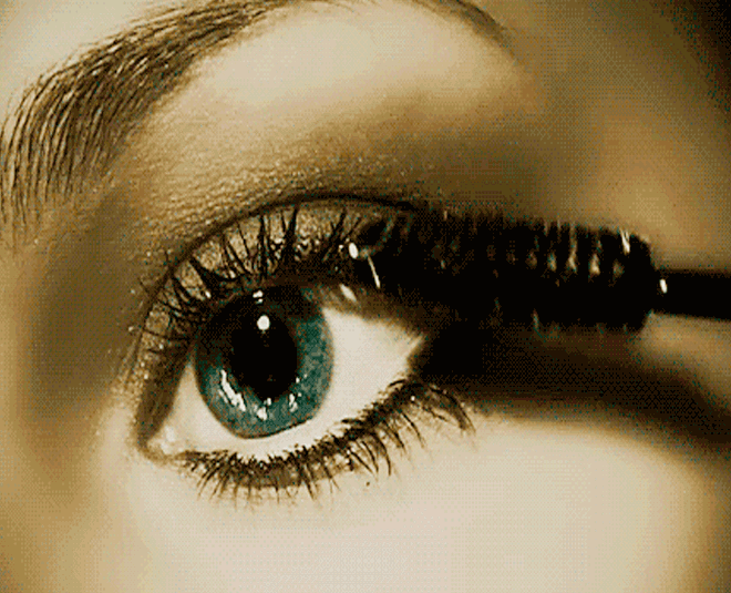 पहले liner फिर mascara eye mascara